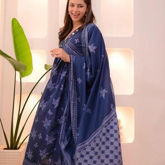 Women Printed Anarkali Kurta and Pant Set with Dupatta - Picture 5 of 6